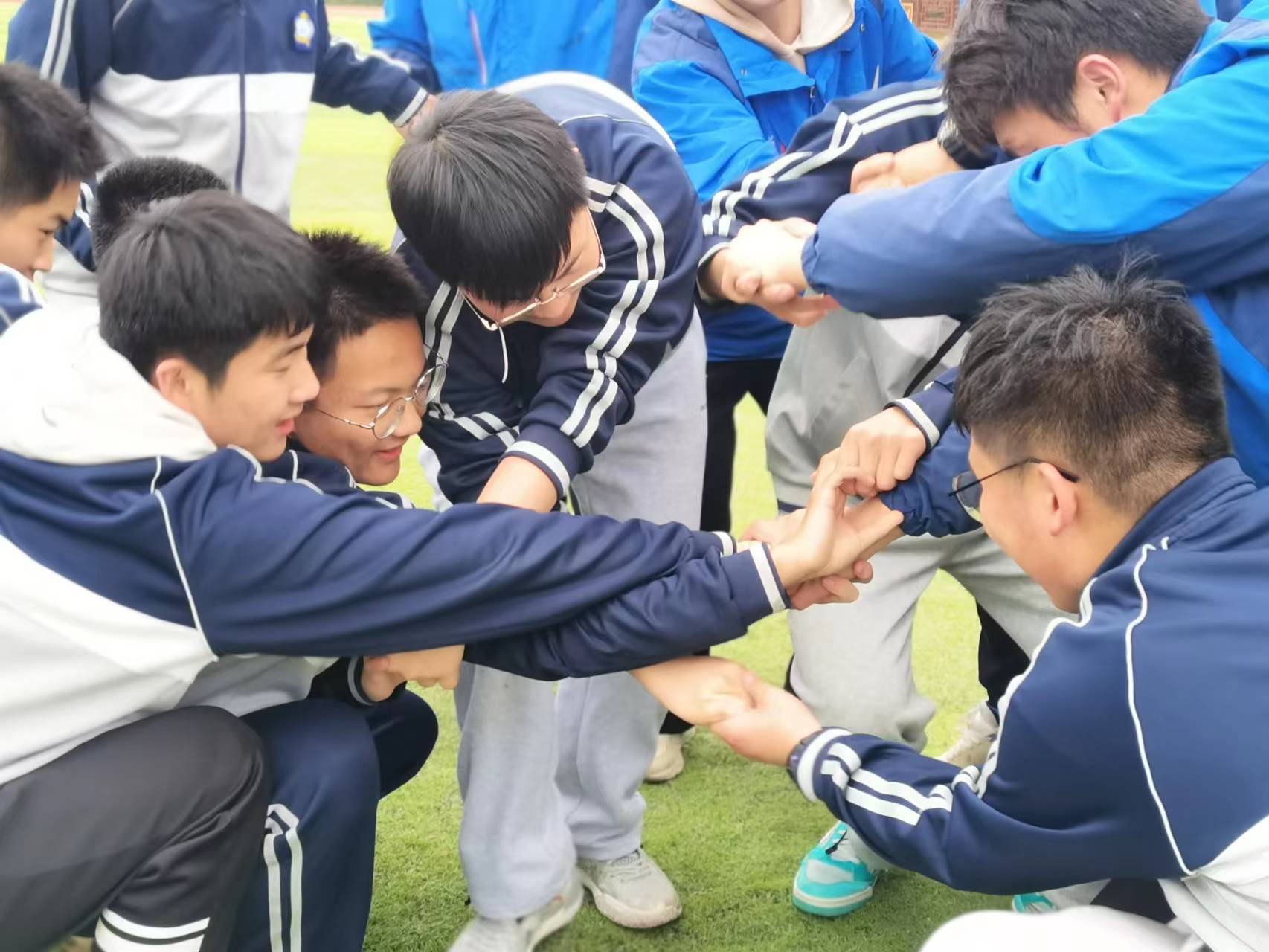 中:开设户外团体心理课开元棋牌app海头高(图2) 中:开设户外团体心理课开元棋牌app海头高(图2)