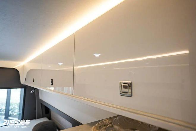 B型房车全能利器大驰房车大腕200F开元棋牌2598万起的“堆料王”！(图10)