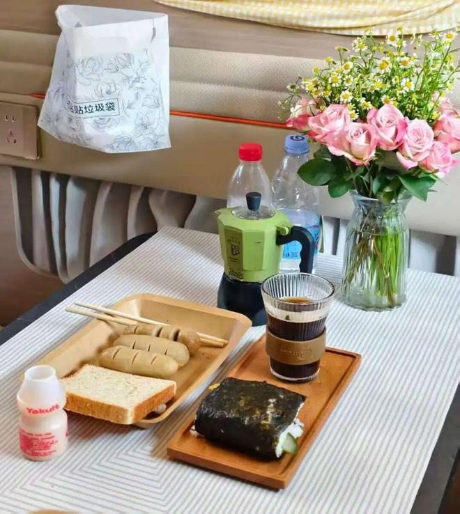 房我们把房车改成移动的家开元棋牌网站不买房不租(图11)